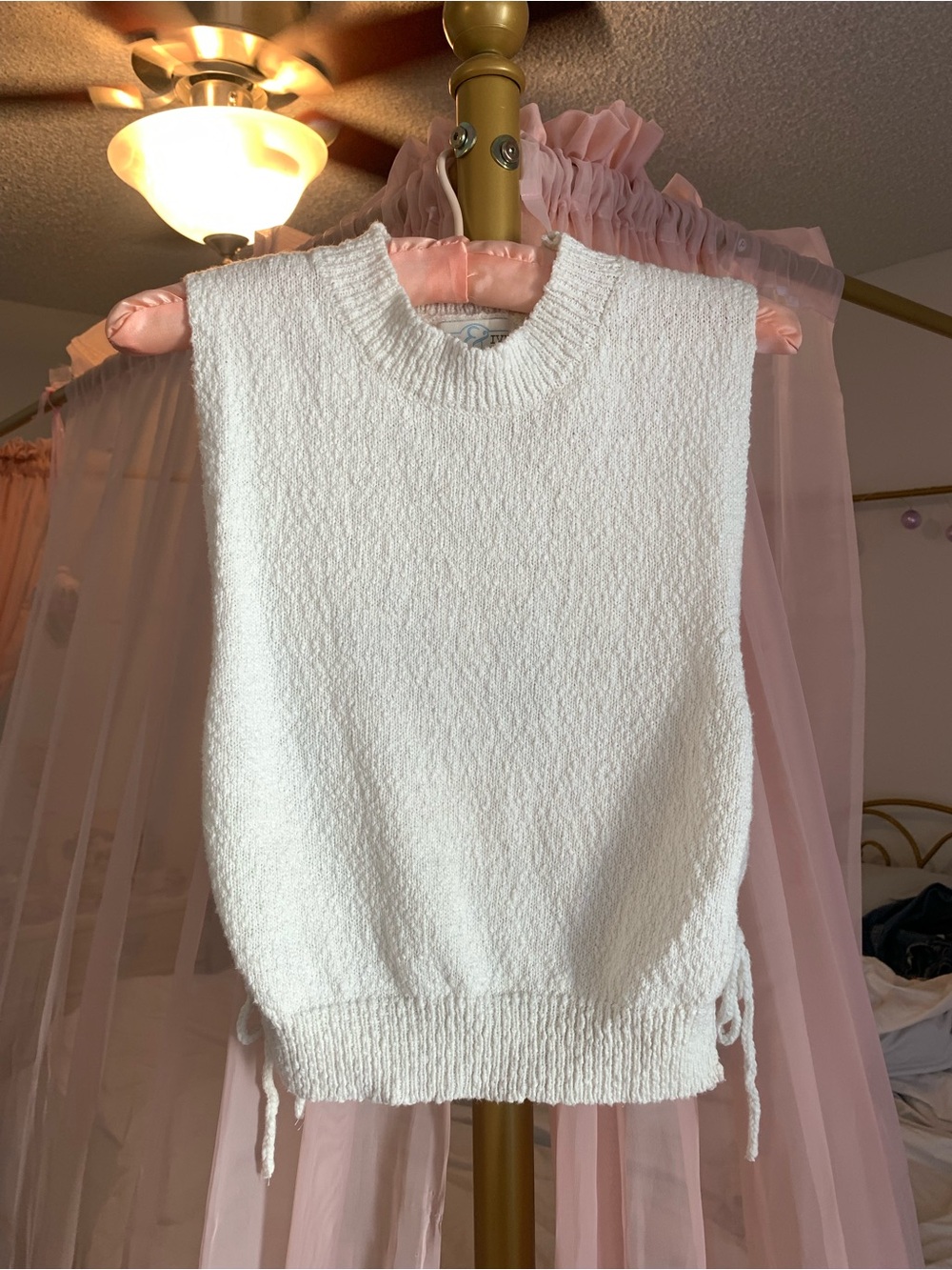 Vintage White Sleeveless Knit Sweater Vest - Classic Crewneck